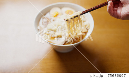 醤油ラーメン イメージ 醤油ラーメン イメージ 75686097