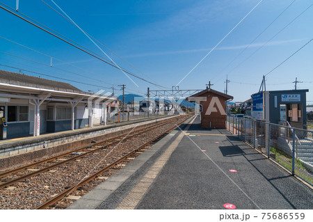 JR柳本駅のホーム 75686559