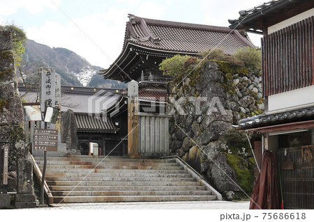 瑞泉寺 大門(富山県 南砺市) 瑞泉寺 大門(富山県 南砺市) 75686618