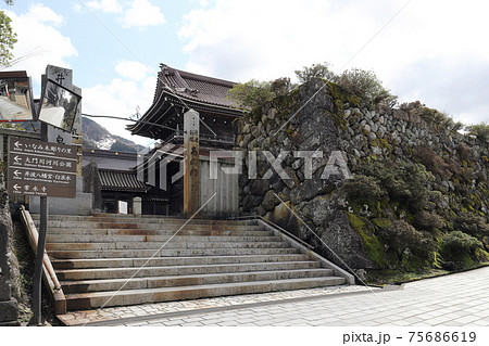 瑞泉寺 大門（富山県 南砺市） 75686619
