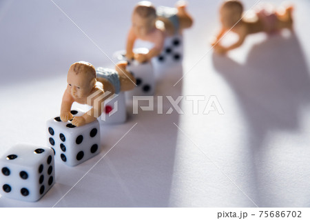 シンプルなさいころのイメージ 75686702