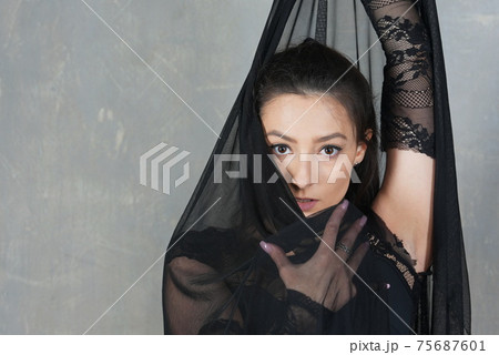 Woman dancer face portrait in motion indoors 75687601