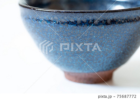 油滴天目茶碗の斑紋模様、陶器【白背景】 75687772