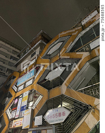 中野駅近くのホテルワールド会館の建物の写真素材