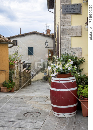 View of the street near square Piazza Del Comune in Castellina di Chianti, Tuscany, Italy View of the street near square Piazza Del Comune in Castellina di Chianti, Tuscany, Italy 75690130