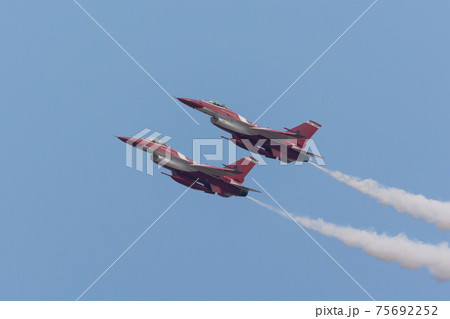シンガポール空軍ブラックナイツ編隊飛行 シンガポール空軍ブラックナイツ編隊飛行 75692252
