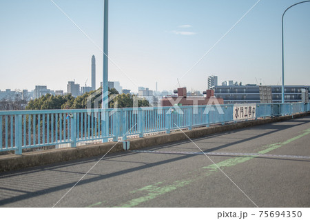 塗替塗装工事中の新岩淵水門通路/東京都北区志茂 塗替塗装工事中の新岩淵水門通路/東京都北区志茂 75694350