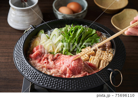 すき焼き すき焼き 75696110