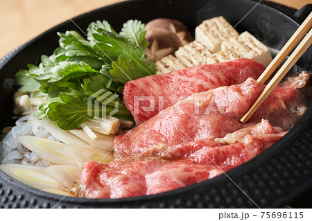 すき焼き 75696115