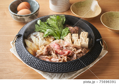 すき焼き すき焼き 75696391