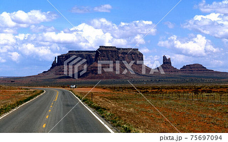 モニュメントバレー モニュメントバレー 75697094