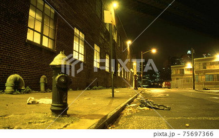 ニューヨーク倉庫街 75697366