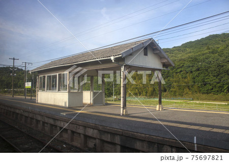 車窓から見た岡山県赤磐市千躰にある熊山駅 車窓から見た岡山県赤磐市千躰にある熊山駅 75697821