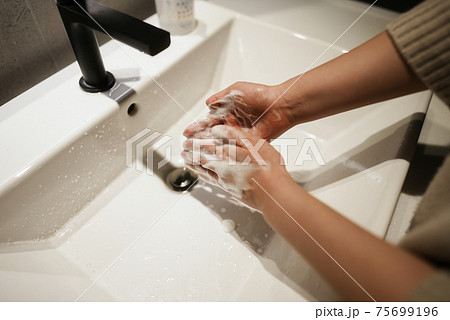 手洗い 75699196