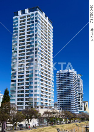 横浜ポートサイドの街並み 75700040