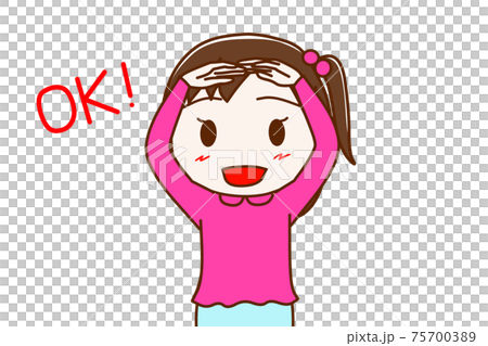 手で丸を作ってOKサインを出す少女 75700389