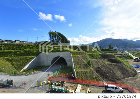 2020年夏、盛駅から釜石駅までの三陸鉄道リアス線からの車窓風景 2020年夏、盛駅から釜石駅までの三陸鉄道リアス線からの車窓風景 75701874