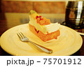 甘い甘いオシャレなフルーツケーキ 75701912