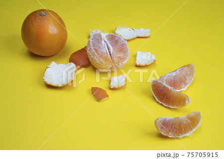 Peeled orange 75705915