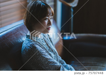 幸せだった頃を懐かしむ夜 75707448