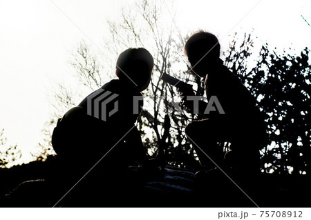 少年シルエット（ピストルごっこ） 75708912