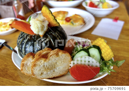 北海道で食べた採れたて野菜 北海道で食べた採れたて野菜 75709691
