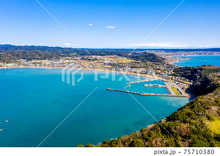 房総半島の大房岬と原岡海水浴場（千葉県南房総市） 75710380