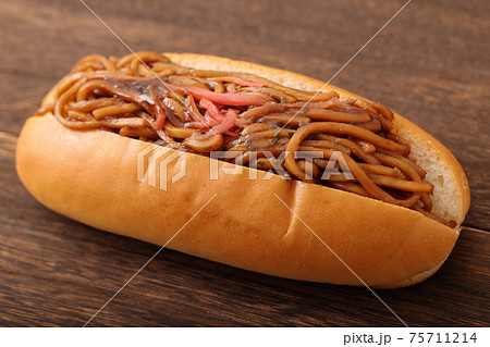 焼きそばパンの写真素材 [75711214] - PIXTA