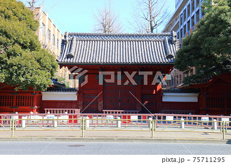 東京大学本郷キャンパスの旧加賀屋敷御守殿門(赤門) 国の重要文化財 東京大学本郷キャンパスの旧加賀屋敷御守殿門(赤門) 国の重要文化財 75711295