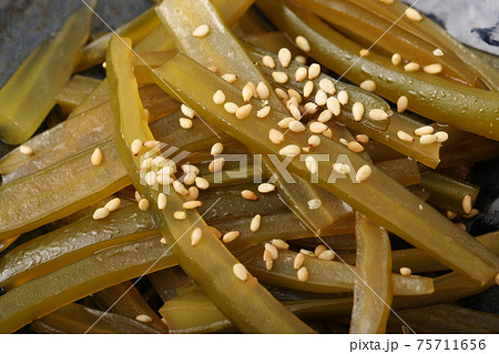 茎わかめのきんぴら 茎わかめのきんぴら 75711656