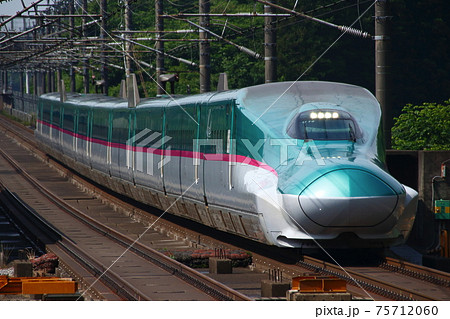 東北新幹線を行くE5系 東北新幹線を行くE5系 75712060