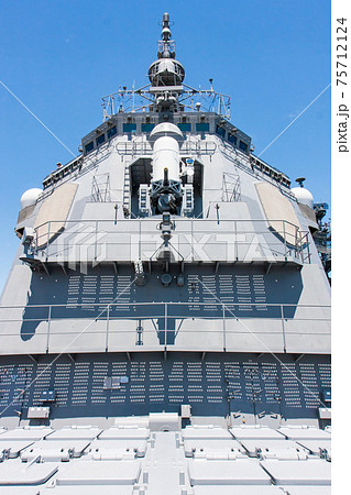 高性能レーダーを搭載した海上自衛隊のイージス艦（木更津／千葉） 75712124