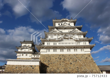 国宝　姫路城天守閣と西小天守　兵庫県 75712433