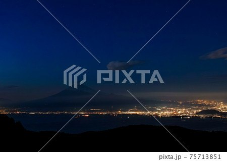 静岡県 伊豆/ だるま山高原レストハウスから撮影した富士山夜景 75713851