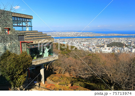 【徳島県】晴天下の眉山からの眺望（徳島市街） 75713974