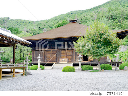 古の時を経たぶどう寺 75714194