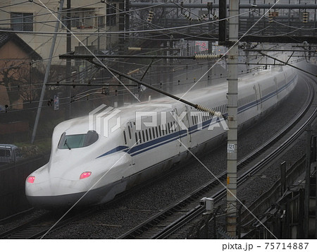 新幹線N700S　J10編成　雨の山科付近にて 75714887