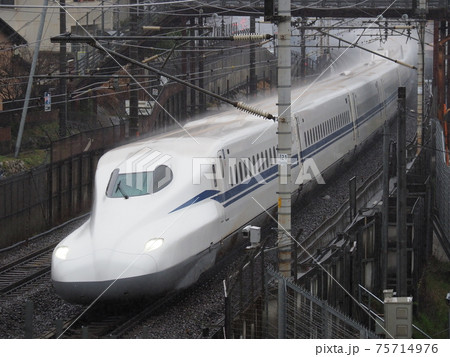 新幹線N700S　J2編成　雨の山科付近にて 75714976