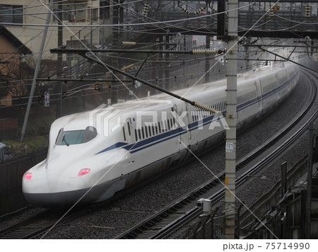 新幹線N700S　J4編成　雨の山科付近にて 75714990