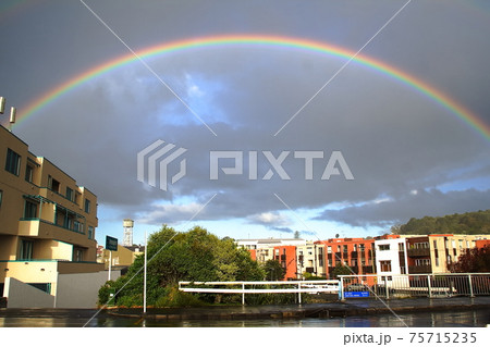 ニュージーランド北島オークランド マウントイーデン付近の虹 ニュージーランド北島オークランド マウントイーデン付近の虹 75715235