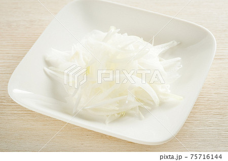 新玉ねぎスライス 75716144