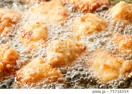 鶏むね肉の竜田揚げ 75716354