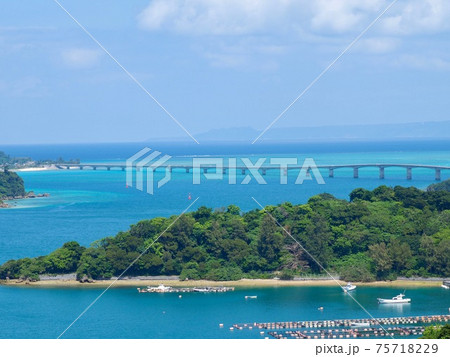沖縄 ワルミ海峡から古宇利島の眺望 沖縄 ワルミ海峡から古宇利島の眺望 75718229