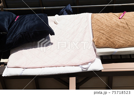 布団干し 75718523