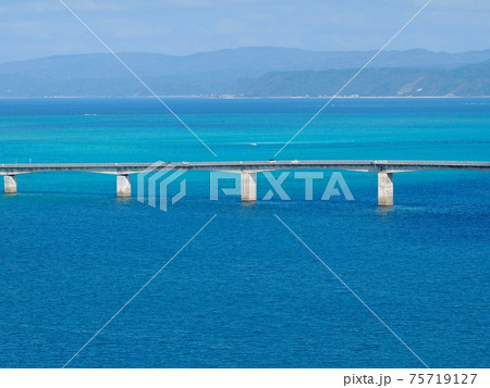 沖縄 穴場スポットからの古宇利大橋 沖縄 穴場スポットからの古宇利大橋 75719127