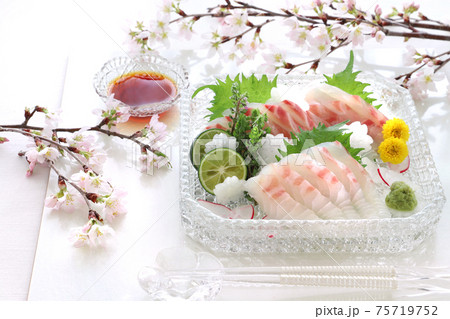 真鯛 鯛 お造り お刺身 桜の花の写真素材
