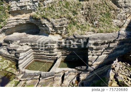 岩の生け簀 75720680