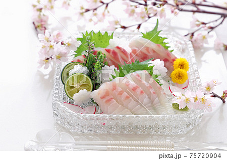 真鯛 鯛 お造り お刺身 桜の花の写真素材
