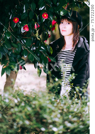 花に囲まれて女子ポートレート 75722200