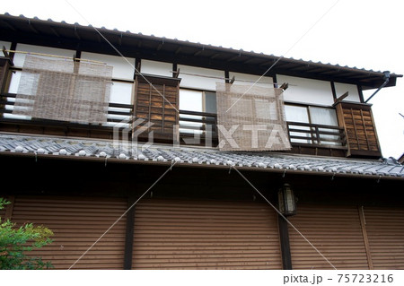 昔ながらの日本家屋 75723216